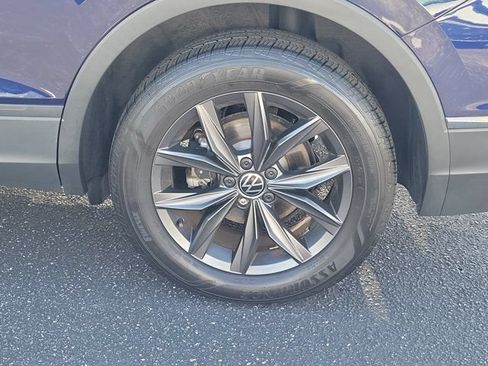 Certified 2023 Volkswagen Tiguan SE FWD image 30