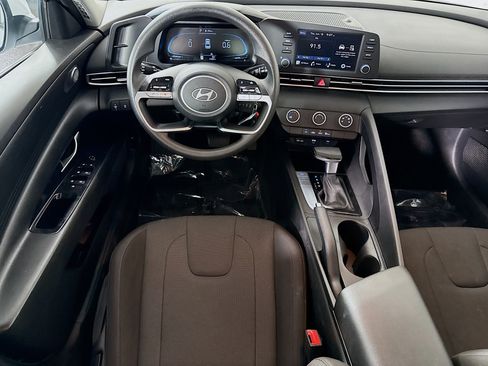 Used 2025 Hyundai Elantra SE FWD image 17
