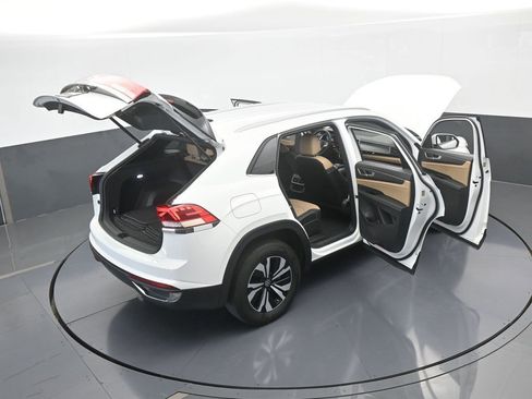 Used 2024 Volkswagen Atlas Cross Sport SE image 66