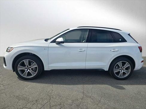 Certified 2025 Audi Q5 2.0T Premium w/ Convenience Plus Package image 6