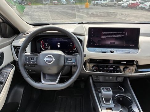 Used 2025 Nissan Rogue SL w/ SL Premium Package AWD/4WD image 17
