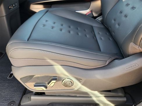 New 2026 Kia EV9 Wind image 18