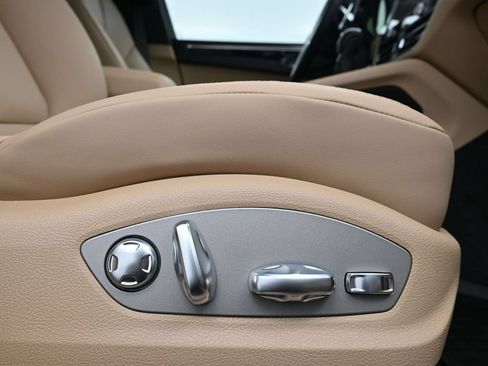 Certified 2026 Porsche Macan AWD/4WD image 15