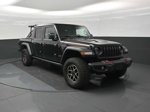 Used 2024 Jeep Gladiator Rubicon w/ Convenience Group image 2