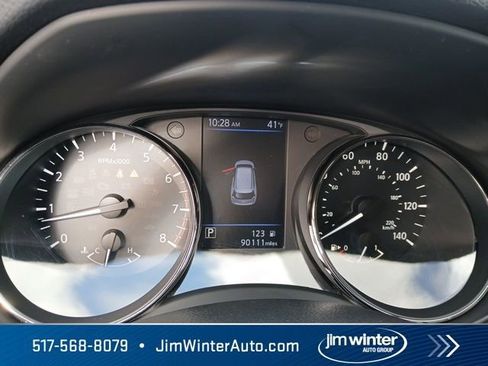 Used 2018 Nissan Rogue SV w/ Premium Package image 24