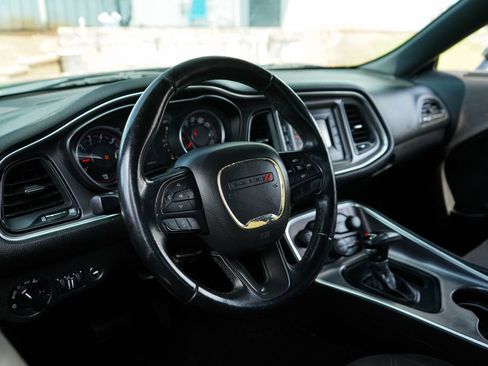 Used 2017 Dodge Challenger SXT RWD image 6