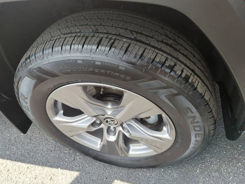 Used 2024 Toyota RAV4 XLE w/ Convenience Package image 10