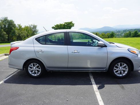 Used 2017 Nissan Versa SV w/ SV Special Edition Package FWD image 16