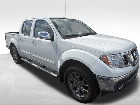 Used 2016 Nissan Frontier SL w/ Moonroof Package AWD/4WD image 15