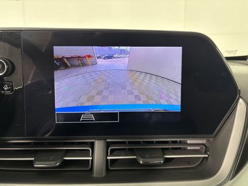 Used 2025 Chevrolet Trax LS image 15