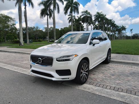 Used 2021 Volvo XC90 T5 Momentum w/ Protection Package Premier FWD image 2