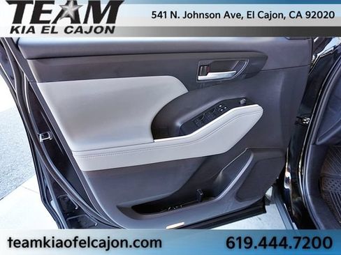 Used 2023 Toyota Highlander XLE FWD image 24