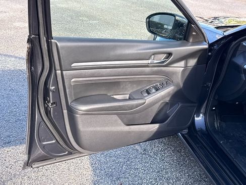 Used 2019 Nissan Altima 2.5 SV image 14