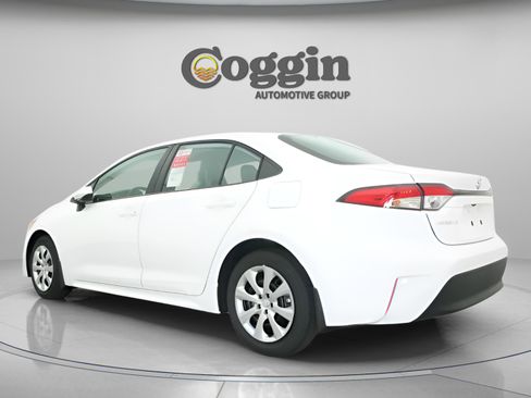 Certified 2025 Toyota Corolla LE FWD image 8