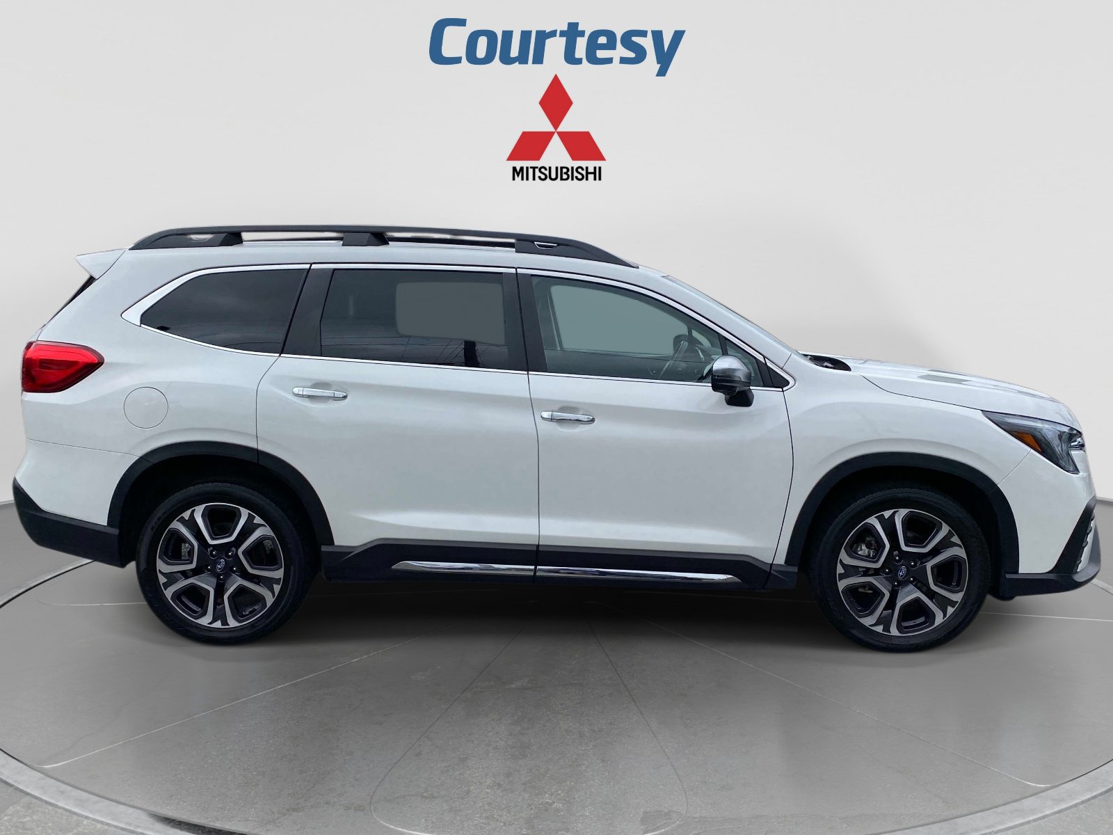 Used 2023 Subaru Ascent Touring AWD/4WD image 8