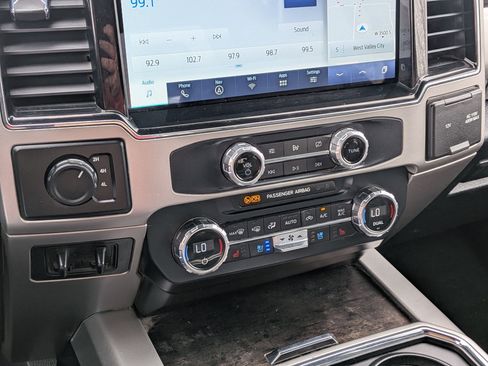 Used 2022 Ford F450 Lariat w/ Chrome Package image 23