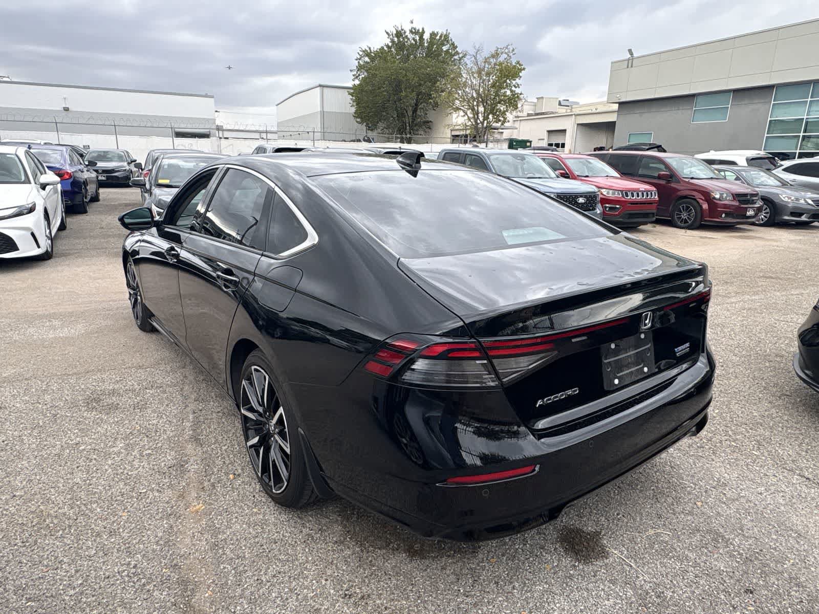 Used 2024 Honda Accord Touring image 3