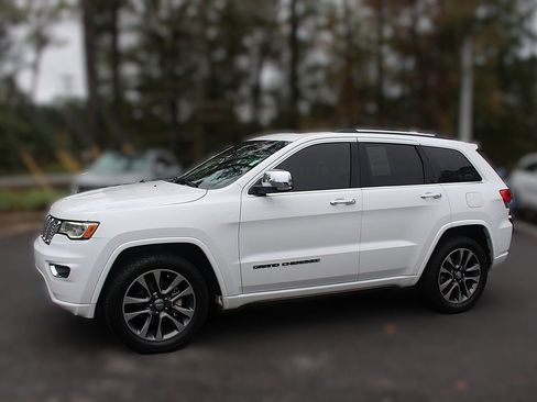 Used 2017 Jeep Grand Cherokee Overland image 4
