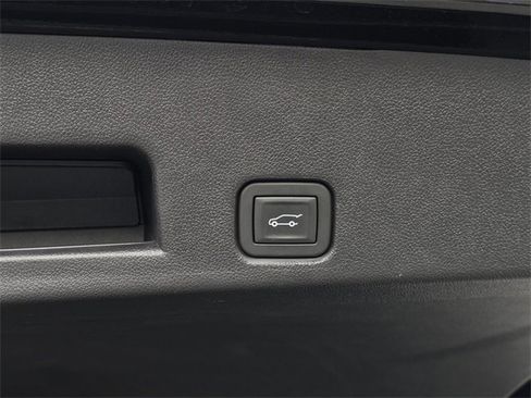 Used 2025 Buick Enclave Avenir w/ Super Cruise Package image 9