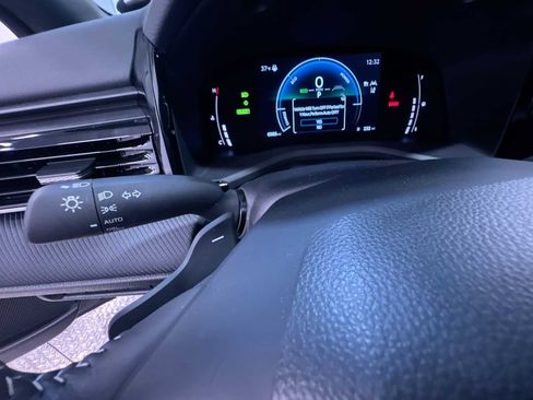 Used 2025 Toyota Camry SE image 18