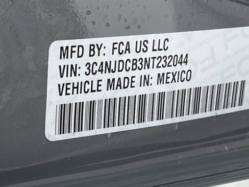 Used 2022 Jeep Compass Limited image 34