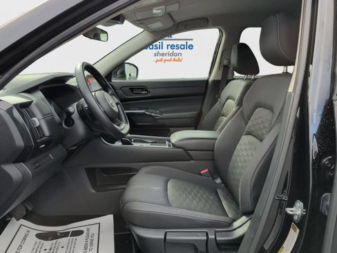 Used 2024 Nissan Pathfinder S image 10