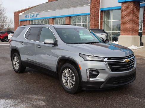 Used 2023 Chevrolet Traverse LT image 4
