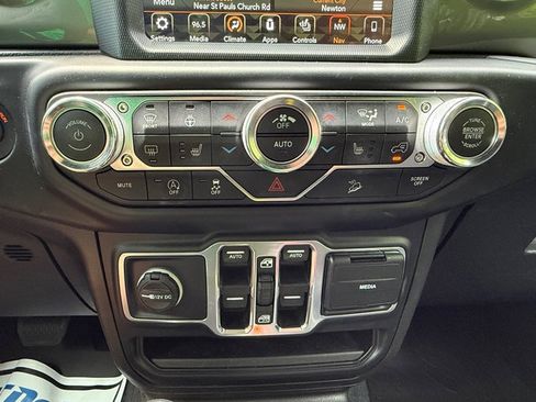 Used 2019 Jeep Wrangler Unlimited Sahara AWD/4WD image 25