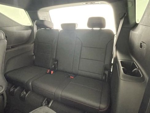 Used 2025 Chevrolet Traverse RS image 45