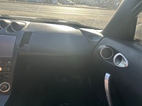 Used 2004 Nissan 350Z Enthusiast image 11