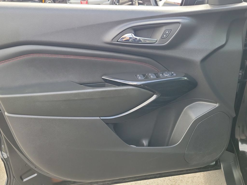 Used 2026 Chevrolet Trax RS w/ Driver Confidence Package FWD image 21