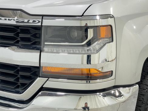 Used 2018 Chevrolet Silverado 1500 LT w/ All Star Edition AWD/4WD image 30