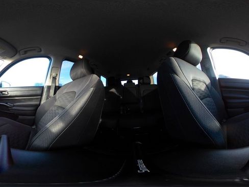 Used 2025 Nissan Pathfinder SV image 43