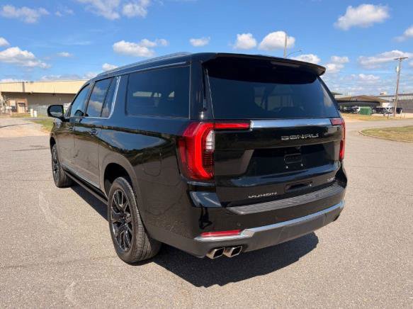 Used 2025 GMC Yukon XL Denali w/ Sun & Power Step Package AWD/4WD image 3