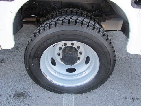 Used 2011 Ford F550 4x4 Crew Cab Super Duty w/ Payload Upgrade Pkg image 6