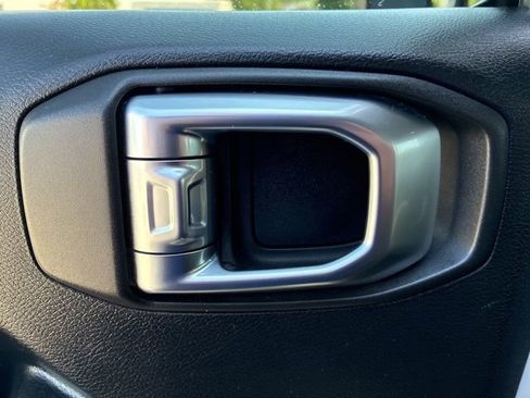 Used 2018 Jeep Wrangler Unlimited Rubicon AWD/4WD image 19