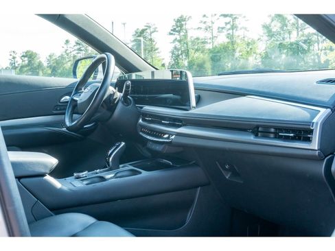 Used 2025 Cadillac XT4 Premium Luxury FWD image 16