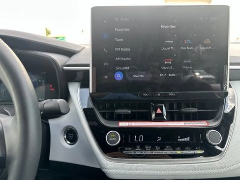 Used 2025 Toyota Corolla SE w/ SE Premium Package FWD image 9