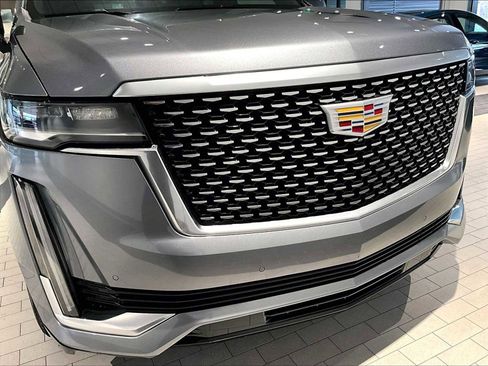 Used 2021 Cadillac Escalade ESV Premium Luxury w/ Driver Assist Tech Package image 30