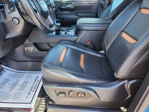 Used 2023 GMC Sierra 1500 AT4 w/ Technology Package image 9