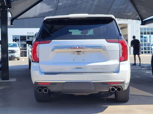 Used 2023 GMC Yukon Denali w/ Denali Reserve Package AWD/4WD image 3