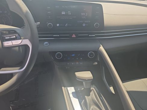 Used 2023 Hyundai Elantra SEL FWD image 16
