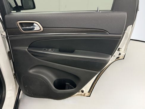 Used 2016 Jeep Grand Cherokee Limited w/ Luxury Group II image 33