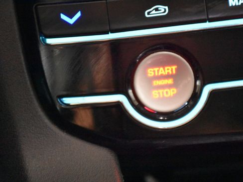 Used 2018 Jaguar F-PACE Prestige image 13