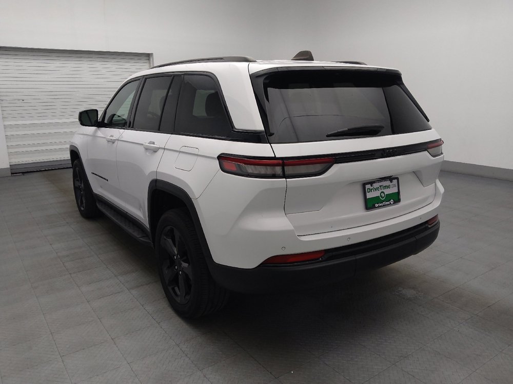 Used 2023 Jeep Grand Cherokee Altitude RWD image 5