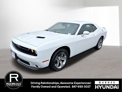 Used 2021 Dodge Challenger SXT image 4