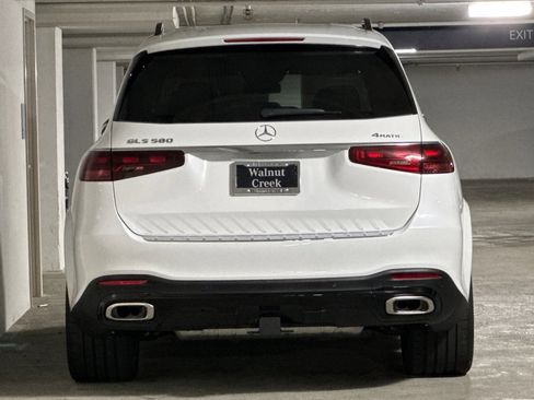 New 2026 Mercedes-Benz GLS 580 4MATIC image 9