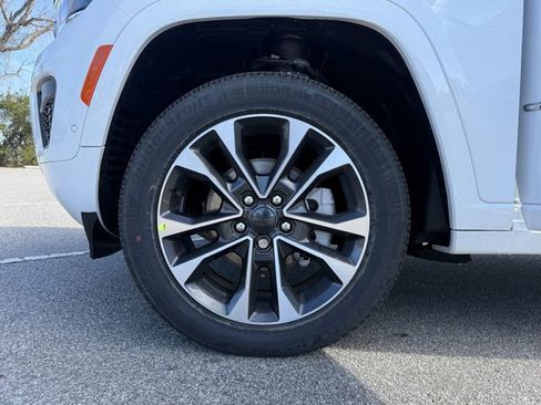New 2025 Jeep Grand Cherokee Overland AWD/4WD image 25