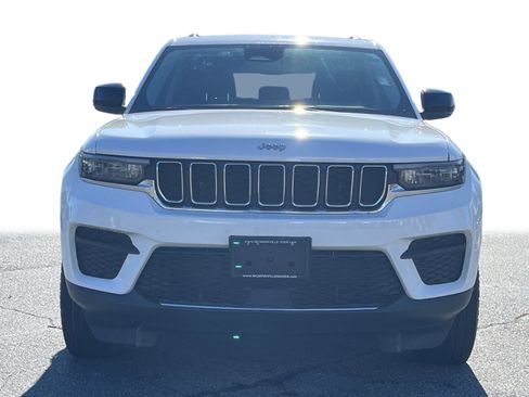 Used 2023 Jeep Grand Cherokee Laredo image 25