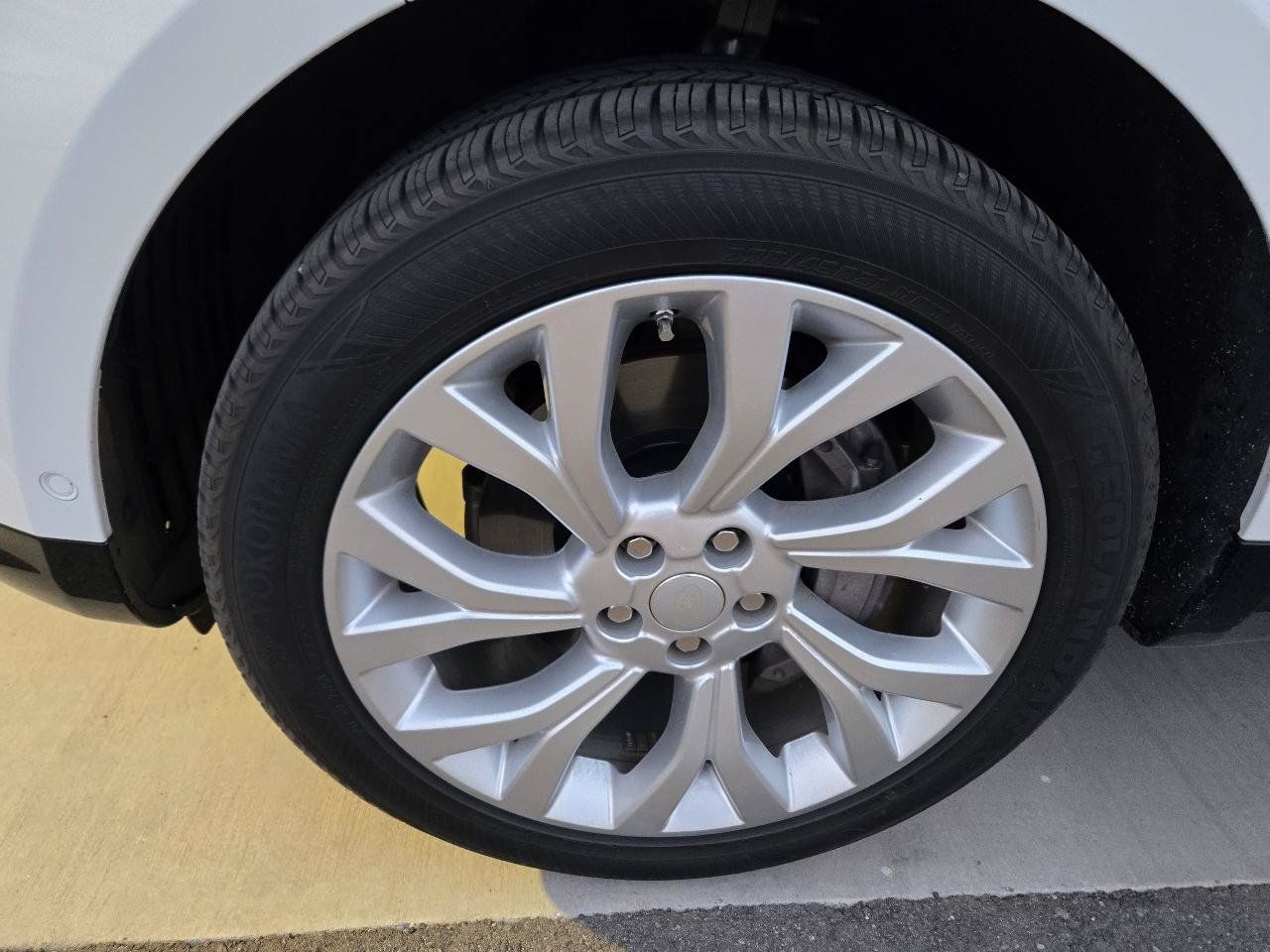Used 2019 Land Rover Range Rover Sport HSE AWD/4WD image 30